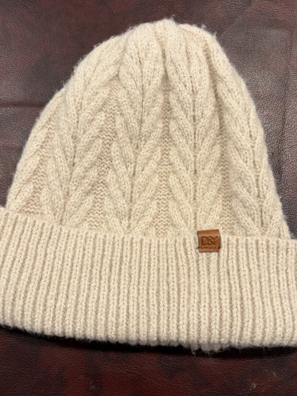D&Y cream colored cable knit beanie